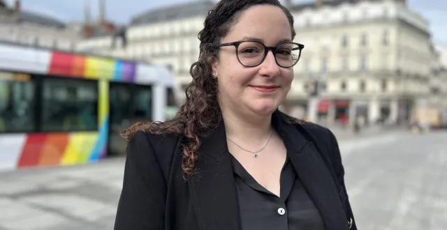 photo  angers, jeudi 12 février 2026. aurore lahondès (rn), 28 ans, assistante clientèle, est à la tête de la liste rassemblement pour angers.  &copy;  co 