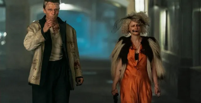 photo  christian bale et jessie buckley dans « the bride ! », de maggie gyllhenhaal.  &copy;  warner 