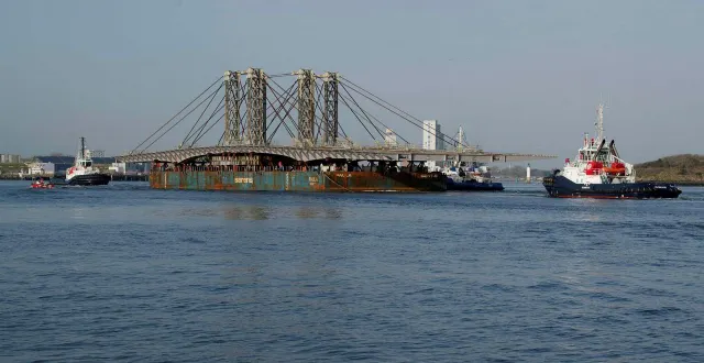 photo  le tablier du futur pont anne-de-bretagne de nantes le 25 février à lorient. il en repartira ce vendredi 6 mars.  &copy;  thierry creux / ouest-france 