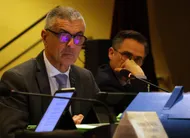 photo  daniel chevalier, le président de la communauté de communes, et nicolas leudière, le maire de sablé-sur-sarthe, lors du dernier conseil communautaire, à auvers-le-hamon, le 6 février 2026. 