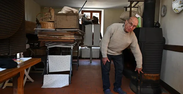 photo  cheffes, le 2 mars 2026. andré grazélie a eu 38 centimètres d’eau cet hiver dans sa maison. il en avait eu 1,12 m en 1995.  &copy;  co - josselin clair 