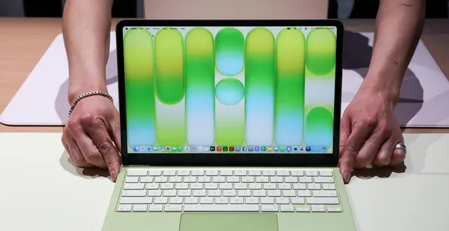 photo  apple vient d’officialiser la commercialisation d’un macbook low cost, le macbook neo. (photo by timothy a. clary / afp)  &copy;  afp 