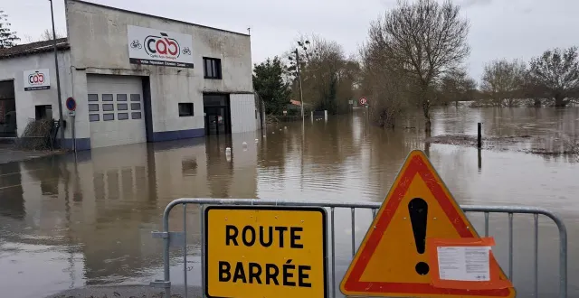 photo  de nouvelles communes de maine-et-loire sont reconnues en état de catastrophe naturelle (ici, les inondations dans la commune d’orée-d’anjou).  &copy;  archives ouest-france 