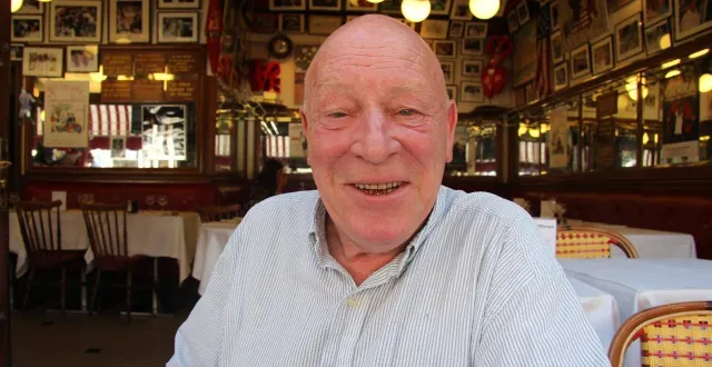 photo  miocque dans son célèbre restaurant, à l’été 2012. le restaurateur, figure de deauville, est décédé en octobre 2022. une partie de sa collection d’œuvres d’art sera vendue le 7 mars 2026 par son ami james fattori.  &copy;  archives ouest-france 