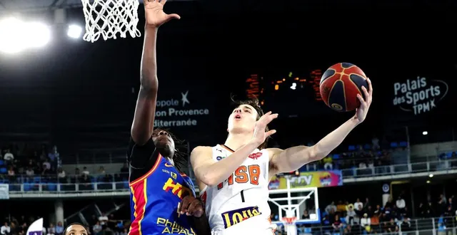 photo  bastien grasshoff a inscrit quinze points dans la qualification mancelle au palais des sports de toulon.  &copy;  photopqr/nice matin/maxppp - frank muller 