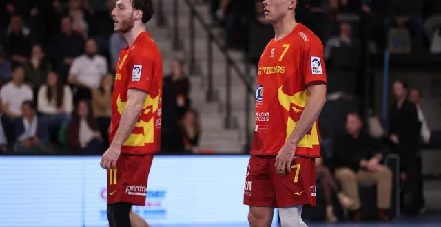 photo  robin paris (à gauche) et adam gnago n’ont pas réussi à rebondir à pontault-combault et essuient une nouvelle défaite.  &copy;  marc olejnik 