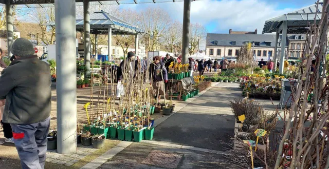 photo  de nombreux professionnels étaient présents pour conseiller jardiniers et particuliers.  &copy;  ouest-france 