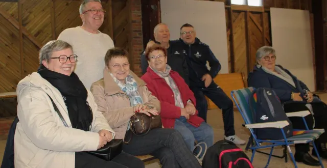 photo  de gauche à droite : elisabeth bouillie, joël et lucienne dallier, renée tratsaert, jean-paul lombard, joël bommet et valérie gauquelin.  &copy;  ouest-france 