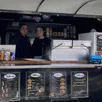 photo les « dalleuses » dans leur remorque aménagée en food truck.