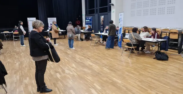 photo  les candidats à la rencontre des recruteurs.  &copy;  co 
