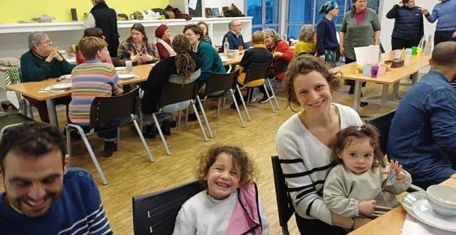 photo  la rencontre entre chrétiens et musulmans a été un beau succès.  &copy;  co 