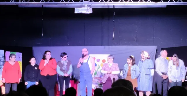 photo  les artistes amateurs du gtb ont joué devant une salle comble.  &copy;  le maine libre 