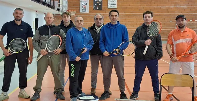 photo  de beaux matchs de tennis et une belle ambiance.  &copy;  le maine libre 