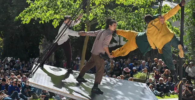 photo  les arts du cirque vont en mettre plein la vue aux visiteurs.  &copy;  co - laurent combet 