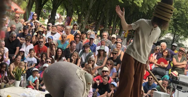 photo  chaque année, le festival le mans fait son cirque attire de très nombreux spectateurs et propose tout une série de représentations gratuites à travers la ville.  &copy;  ouest-france 