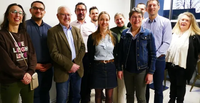 photo  une partie de la liste conduite par jérôme deloire (deuxième en partant de la droite), a précisé son projet « un nouvel élan pour le lion-d’angers ».  &copy;  ouest-france 