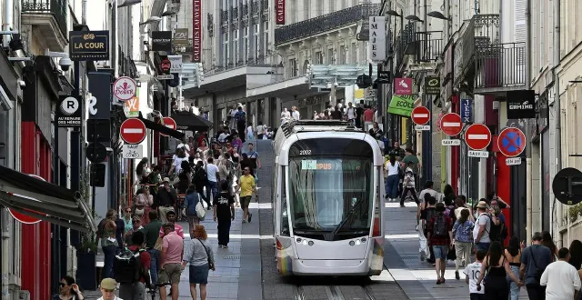photo  pas toujours facile de se déplacer uniquement en transports en commun à angers (maine-et-loire).  &copy;  archives jérôme fouquet/ouest-france 