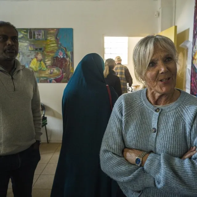 photo michèle s’occupe du vestiaire : un endroit où les femmes viennent choisir vêtements et chaussures.  ©  le maine libre - denis lambert