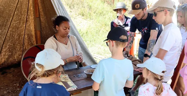 photo  un stand animé par un bénévole de l’association « les vikings an 911 »  &copy;  photo transmise par ornavik 
