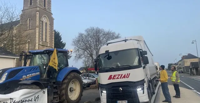 photo  aux alleuds (maine-et-loire) des agriculteurs de la confédération paysanne ont installé un barrage filtrant pour protester contre un projet de bassine.  &copy;  ouest-france 