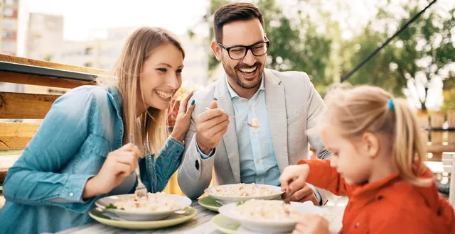 photo  un café avec des jouets et un parking à poussettes, un hôtel quatre étoiles en bord de mer, un restaurant dans une ancienne école… huit adresses des pays de la loire ont été récompensées pour leur accueil à destination des enfants. (photo d’illustration).  &copy;  fotolia 