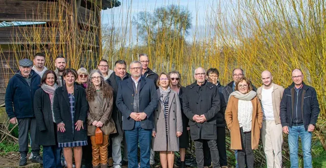 photo  le rassemblement national a dévoilé sa liste pour bazouges-cré-sur-loir (sarthe) (sont absent de la photo : dominique alemany, matthias grasset, louise bouzanne-lancien et cédric diard).  &copy;  jean-charles bouzanne 