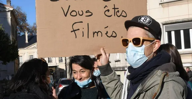 photo  soutenue « par des universitaires », officiellement créée en 2024, vigie liberté est majoritairement composée de juristes et d’avocats bénévoles. ensemble, ils contestent des arrêtés municipaux et préfectoraux qu’ils jugent « disproportionnés » dans les tribunaux administratifs de france et d’outre-mer.  &copy;  co - illustration marie delage 