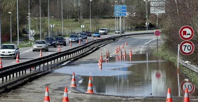 photo  le périphérique nantais est régulièrement inondé.  &copy;  archives ouest-france 