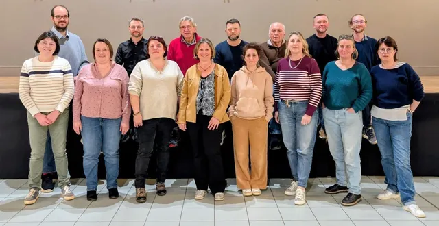 photo  la liste de nadia bouyer, deuxième adjointe sortante et candidate (3e à partir de la gauche), est au complet.  &copy;  co 