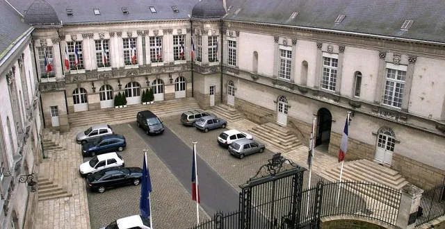 photo  laquelle, des huit listes candidates aux élections municipales, remportera la mairie de nantes ?  &copy;  ouest france 