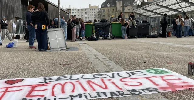 photo  ce jeudi 5 mars 2026, le lycée bellevue, au mans, a été bloqué toute la journée. en réponse à un appel international lancé pour une mobilisation contre la militarisation et la guerre.  &copy;  ouest-france 