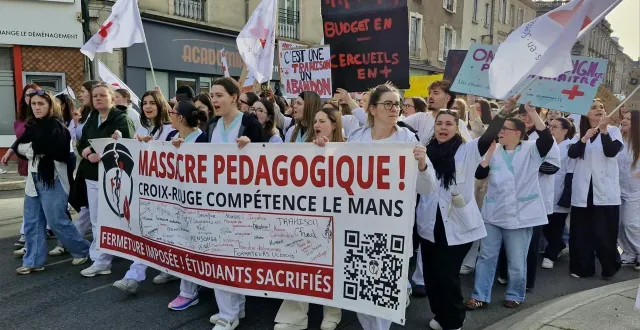 photo  environ 150 étudiants de l’ifsi croix-rouge ont manifesté ce jeudi 5 mars 2026.  &copy;  le maine libre 