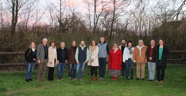 photo  de gauche a droite : karine besseau, gilles rabache (tête de liste), silvia even, raymond lecellier, estelle lebrun, nicolas duhameau, pauine huard, julien rabache, laurence cotard, damien grimaud, stephanie lecardonnel, frédéric lefebvre, jean françois potin, thérèse wenger. absente de la photo : audrey marie.  &copy;  ouest-france 