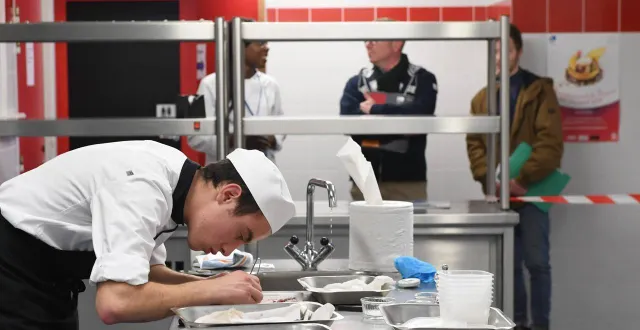 photo  la cuisine est l’une des filières de formation du centre pierre cointreau, à angers.  &copy;  archives co - laurent combet 