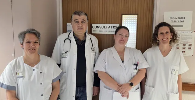 photo  le docteur whalid fattal, cardiologue au centre hospitalier de flers (orne), avec son équipe paramédicale.  &copy;  ch de flers 