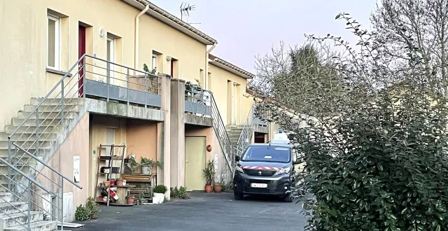 photo  le camion des techniciens en identification criminelle était stationné dans l’allée des grands coteaux, au cellier, ou la macabre découverte a été faite, ce mardi 3 mars 2026.  &copy;  ouest-france 