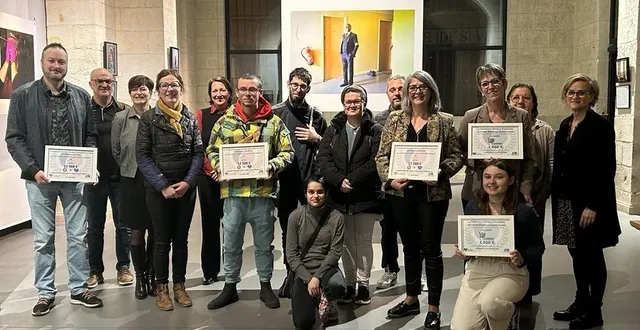 photo  l’association apajh 72-53 a reçu un don de 12 988 €, ce mercredi 4 mars 2026, à la halle-au-blé de la flèche (sarthe).  &copy;  ouest france 