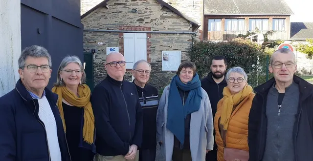 photo  quatre membres du bureau (à gauche) accompagnés de quatre nouveaux bénévoles.  &copy;  ouest-france 