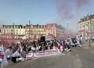 photo  les étudiants de l’ifsi croix-rouge ont manifesté dans le centre-ville du mans (sarthe), le 5 mars 2026. 