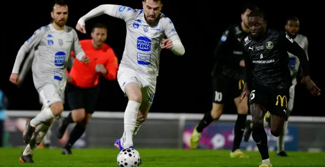 photo  haris alic et le fc chauray vont affronter quatre formations du top 7 en un mois.  &copy;  co - marie delage 