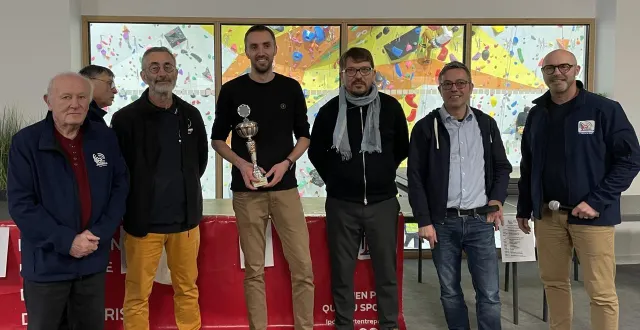 photo  les sportifs de la caisse des dépôts emportent le challenge 2025 du comité départemental du sport entreprise.  &copy;  co 