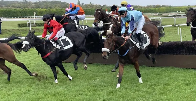 photo  cinq courses de haies et deux de plat sont proposées aux galopeurs, ce vendredi sur l’hippodrome du pays d’argentan.  &copy;  archives ouest-france 