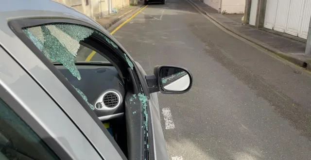 photo  des voitures ont eu leur vitre brisée dans trois rues de la flèche, dans la nuit du mercredi 4 au jeudi 5 mars 2026.  &copy;  le maine libre – louis gohin 