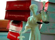 photo  un jeune homme a été condamné à 25 ans de prison jeudi 5 mars 2026 par la cour d’assises des bouches-du-rhône pour l’assassinat d’un septuagénaire homosexuel (photo d’illustration). 