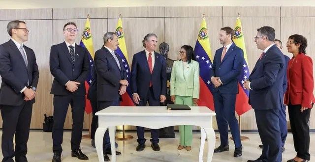 photo  la présidente par intérim du venezuela a rencontré le ministre de l’intérieur des états-unis, doug burgum, le 5 mars 2026 à caracas.  &copy;  daniela millan / afp photo / venezuelan presidency 