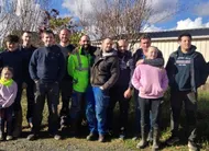 photo  les parents, accompagnés de quelques enfants, ont débroussaillé les parcours en vue de la randonnée du 15 mars. 
