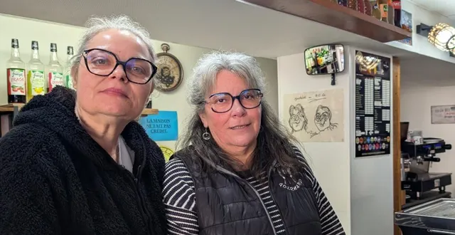 photo  karine gohier et delphine couléard, gérantes du restaurant multiservices le petit creux gourmand, lancent une nouvelle collecte caritative.  &copy;  ouest-france 