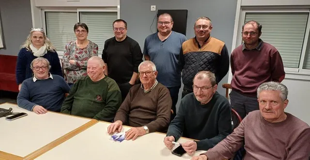 photo  le nouveau bureau de la société l’union agricole de thouarcé, avec au 1er rang, assis à gauche : gilbert anger, président.  &copy;  co 