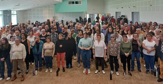 photo  300 choristes en répétition à la salle aragon le 1er mars.  &copy;  co 