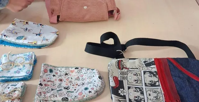 photo  quelques réalisations des enfants.  &copy;  association du chat à l’aiguille 